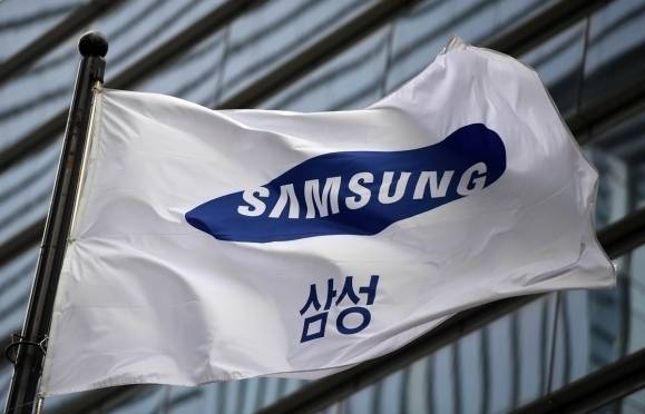 서울 서초구 삼성전자 서초사옥 앞에 걸려있는 삼성 깃발이 바람에 펄럭이고 있다. 서울신문 DB