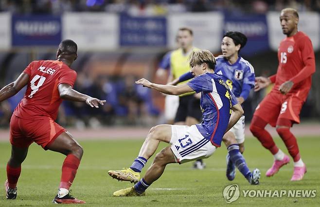 캐나다를 4-1로 꺾은 일본 축구대표팀 선수들 [Kyodo News via AP=연합뉴스]