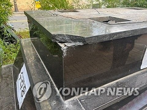 14일 오전 광주 남구 정율성로에 있는 정율성흉상이 훼손돼 있다. [사진=광주 남구청]