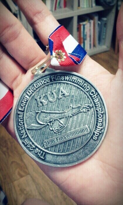 2012년 한강 미사리 조정경기장에서 열린 장거리 핀수영대회에 처음 참가해 받은 메달. 정인선 기자