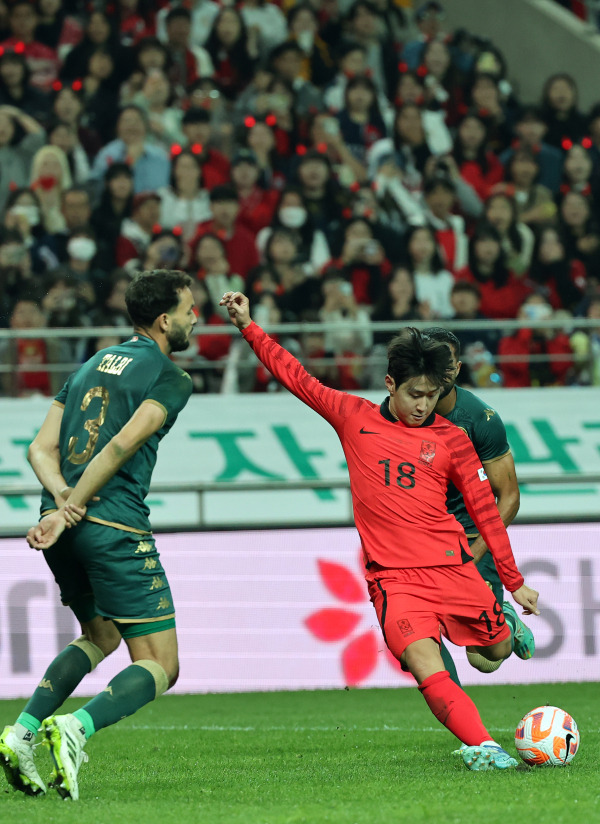 골 넣은 이강인 (서울=연합뉴스) 기자 = 13일 서울 마포구 서울월드컵경기장에서 열린 축구대표팀 평가전 한국과 튀니지의 경기. 한국 이강인이 골을 넣고 있다. 2023.10.13 pdj6635@yna.co.kr/2023-10-13 21:20:56/ <저작권자 ⓒ 1980-2023 ㈜연합뉴스. 무단 전재 재배포 금지.>