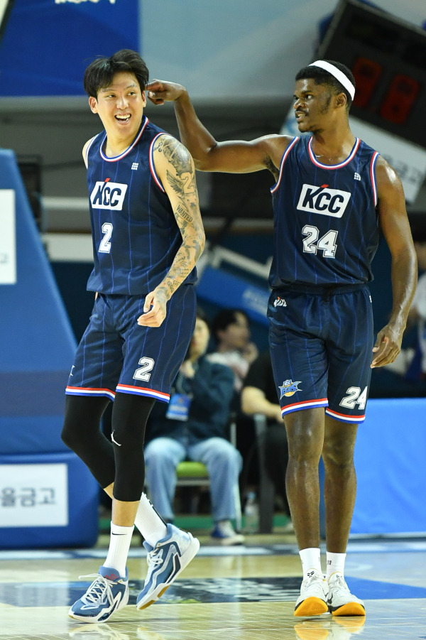 존슨(오른쪽)과 최준용. 사진=KBL