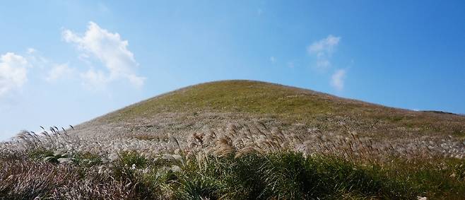 새별오름 (사진, 비짓제주)