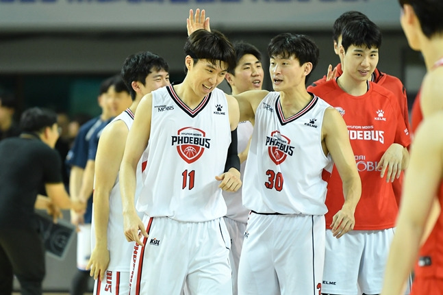 이우석(왼쪽). /사진=KBL 제공