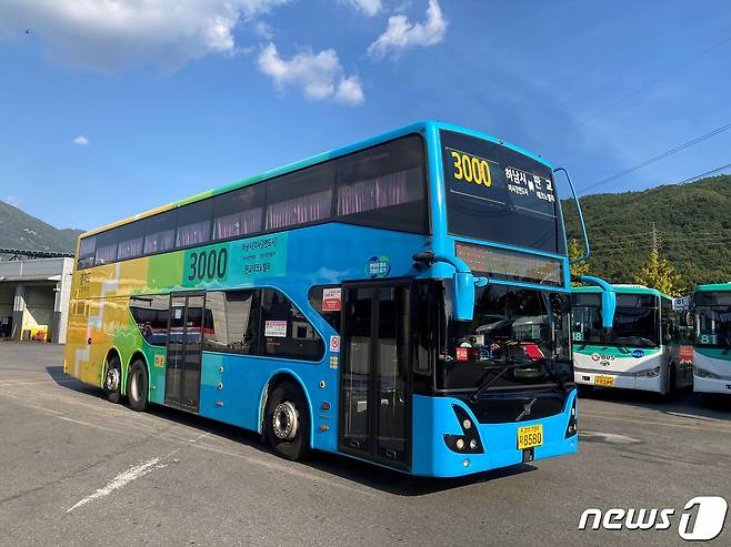 하남 미사~성남 판교를 연결하는 광역버스 3000번 노선에 2층버스 2대를 추가 투입한다.(하남시 제공)