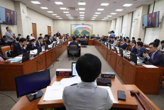 13일 오전 국회에서 열린 정무위원회 국정감사에서 백혜련 위원장이 감사를 주재하고 있다. 뉴시스