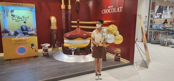 지난달 22일 베트남 하노이에서 공식 개장한 롯데몰에서 초코파이 팝업스토어가 마련돼 있다. 김민상 기자