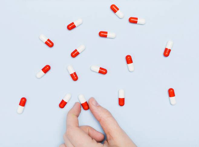 콜레스테롤 관련 약은 입술을 건조하게 만든다. 입술이 거칠어지다 못해 터질 수도 있다. [사진=클립아트코리아]