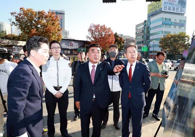 김두겸 울산시장(앞줄 오른쪽 두 번째).