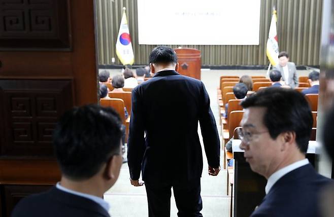 김기현 국민의힘 대표가 15일 오후 서울 여의도 국회에서 열린 비공개 의원총회에 참석하고 있다. ⓒ뉴시