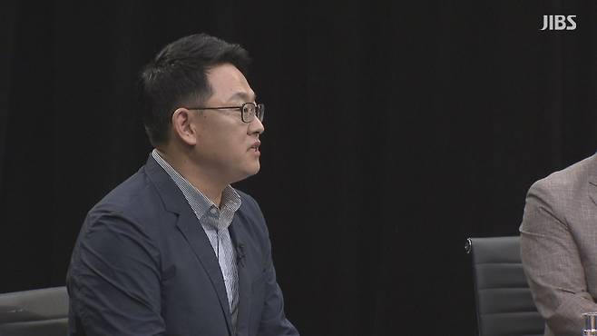 이정원 제주미디어리터러시 연구소장(제주한라대 교수)이 JIBS 특집토론 '지역현안 도민에게 듣는다 경청'에서 발언하는 모습 (촬영, 윤인수 기자)