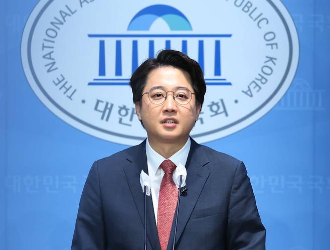 이준석 국민의힘 전 대표가 16일 서울 여의도 국회 소통관에서 국민의힘 현안 관련 기자회견을 하고 있다./ 사진=뉴스1