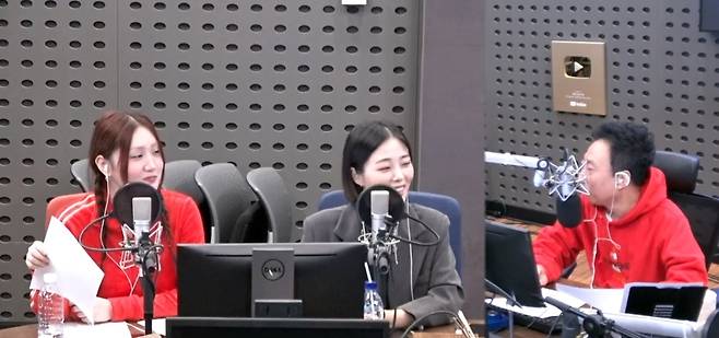 왼쪽부터 가수 쏠, 가수 흰, 개그맨 박명수. (KBS 쿨FM 박명수의 라디오쇼 방송화면 캡처)