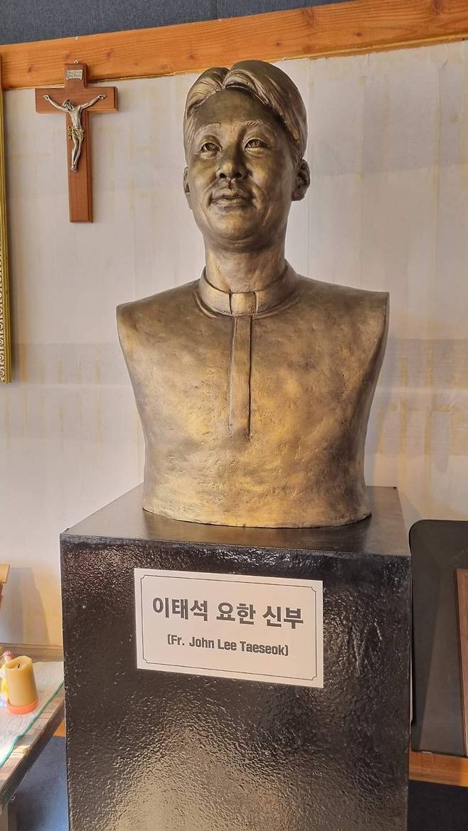 이태석 신부 흉상 제막식..'부활' 구수환 감독 "기쁘고 책임감"