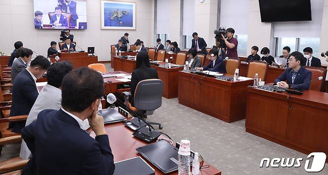 대구교육청 국정감사를 앞두고 국회 교육위원회 감사2반에 소속된 국회의원들이 국제 바칼로레아(IB) 월드스쿨을 방문한다. 사진은 지난 9월 국회에서 열린 교육위원회 전체회의. 2023.9.26/뉴스1 ⓒ News1 임세영 기자