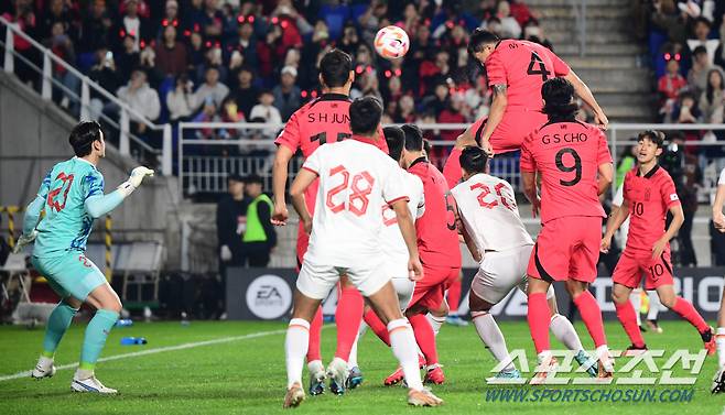 17일 수원월드컵경기장에서 열린 축구 국가대표팀과 베트남의  친선전,  김민재가 첫골을 성공시키고 있다. 수원=최문영 기자deer@sportschosun.com /2023.10.17/