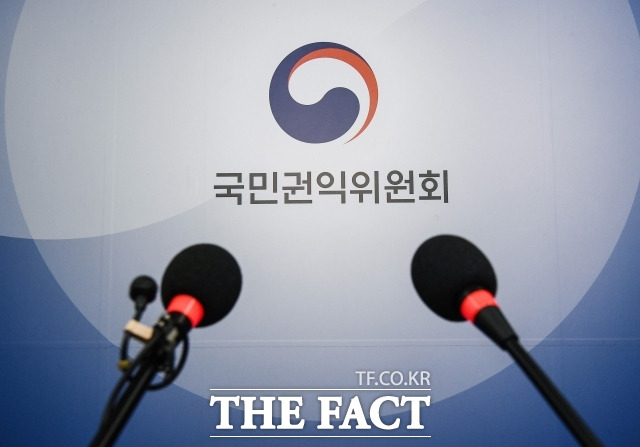 국민권익위원회는 최근 문제 되는 콘텐츠 불법유통 문제를 해결하기 위해 문화체육관광부와 함께 저작권법 위반 공익신고를 독려한다고 17일 밝혔다. /이동률 기자