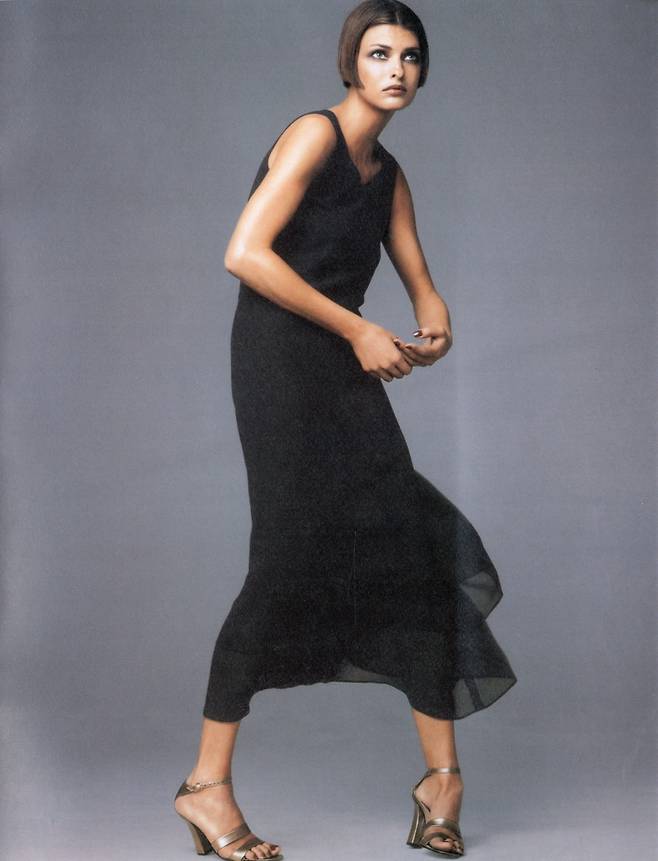 사진작가 스티븐 마이젤이 1997년 린다 에반젤리스타를 모델로 촬영한 막스마라 캠페인(사진④)  
사진 출처 ; maxmara