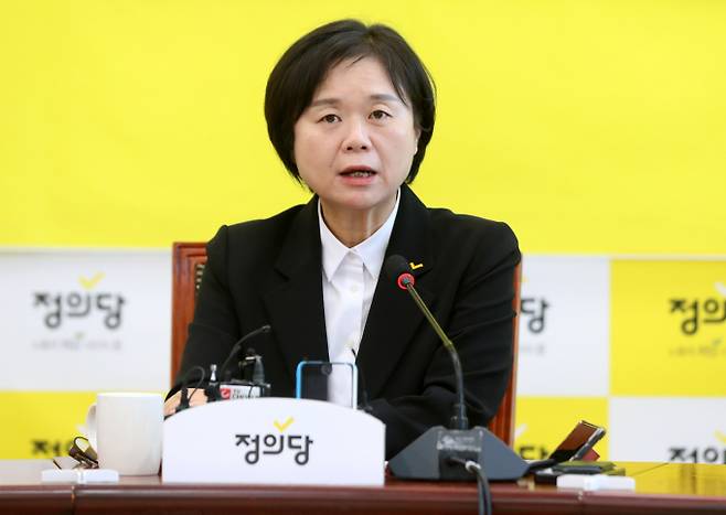 정의당이 서울 강서구청장 보궐선거 참패로 거세진 지도부 사퇴론에 선을 그었지만 이정미 지도부의 재창당 혁신방향을 놓고 이견이 상당해 당내 갈등이 예상된다. 사진은 지난 16일 오전 서울 여의도 국회에서 열린 제91차 상무집행위원회 회의에 참석해 발언하는 이 대표. /사진=뉴시스