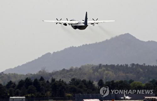 광주공항에서 이륙하는 군용기 [연합뉴스 자료사진]