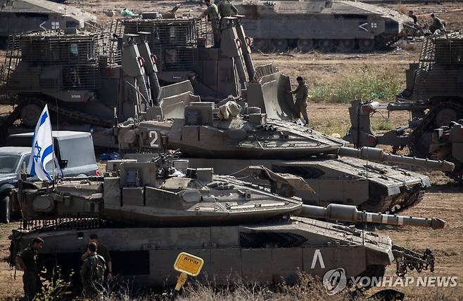 가자지구 주변에 집결한 이스라엘군 메르카바 전차들 [UPI 연합뉴스자료사진. 재판매 및 DB 금지]