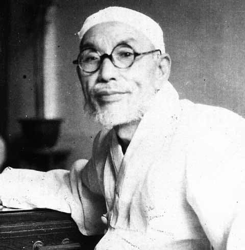 1945년 해방 직후 만들어진 평안남도 인민정치위원회 위원장 시절의 고당 조만식 선생. 머리에 붕대를 감고 있는 이 모습이 그의 마지막 사진이다./조선일보DB