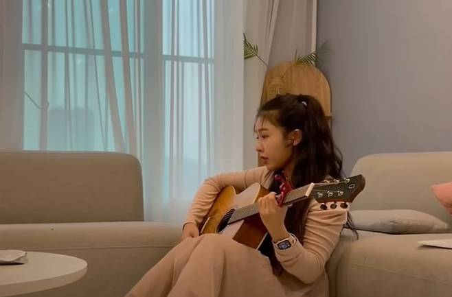 유튜버 박채린(27)이 자신과 함께 커플 유튜브 채널 '채꾸똥꾸'를 운영했던 전(前) 남자친구 서동현(27)을 명예훼손과 협박 등의 혐의로 고소했다. 사진은 박채린이 지난 15일 자신의 유튜브 채널 '채린라벨'에 올린 최근 근황.(사진 : 채린라벨 유튜브 영상 캡처) *재판매 및 DB 금지