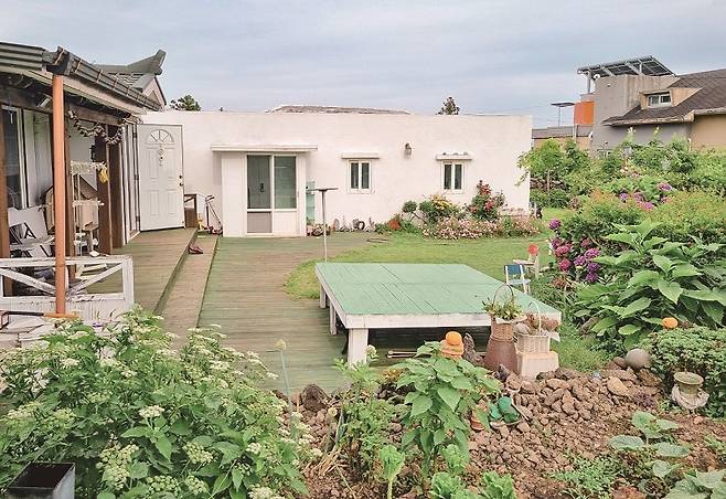 미스터멘션은 빈집을 개조해 중장기 숙박시설로 운영 중이다.[사진=미스터멘션 제공]