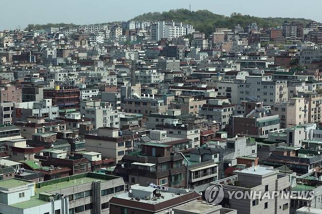 서울 강서구의 빌라 밀집지역  (서울=연합뉴스) 박동주 기자 = 23일 서울 강서구 화곡동 빌라 밀집 지역의 모습. 2023.4.23 pdj6635@yna.co.kr