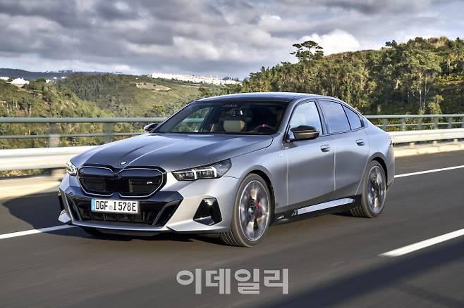 BMW i5 M60 xDrive 주행 모습. (사진=BMW 코리아)