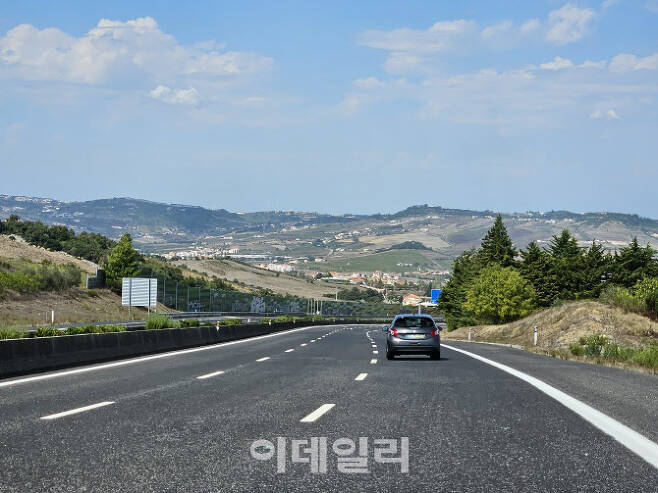 도로주행 중 찍은 리스본의 한적한 고속도로 모습.(사진=이데일리 박민 기자)