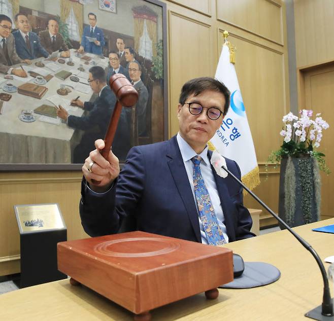 이창용 한국은행 총재가 19일 오전 서울 중구 한국은행에서 열린 금융통화위원회 본회의에서 회의를 주재하고 있다.(출처: 한은)