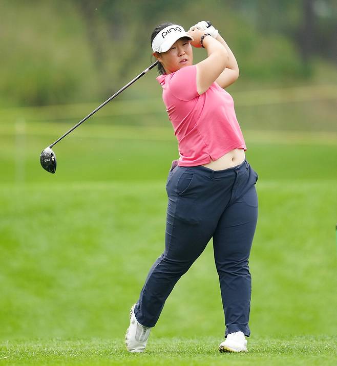 박서진이 19일 경기 파주 서원밸리CC 서원힐스 코스에서 열린 LPGA 투어 BMW 레이디스 챔피언십 1라운드 2번홀에서 티샷하고 있다.
  BMW 레이디스 챔피언십 대회 본부