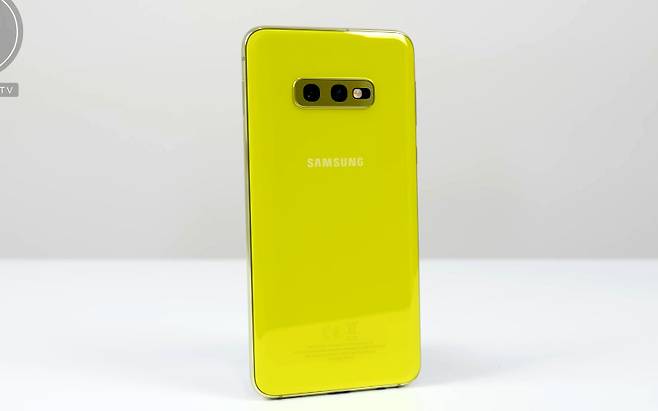 2019년 삼성전자가 선보인 ‘갤럭시 S10e’ 노란색 모델. [유튜브 ‘SuperSaf’]