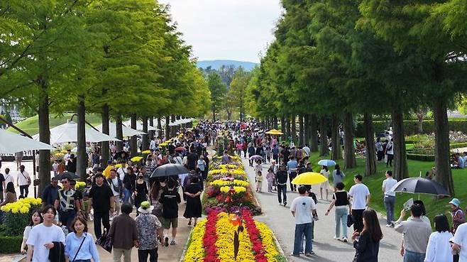 추석연휴 순천만국제정원박람회장을 찾은 관람객이 인산인해를 이루고 있다. 조직위 제공 *재판매 및 DB 금지