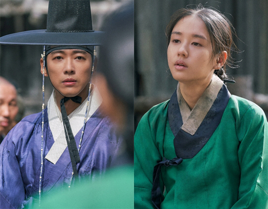 Couple Namgoong Min and Ahn Eun-jin finally reuniteAs soon as MBCs Geumtode Lamar Jackson Couple (planned by Hong Seok-woo/directed by Kim Sung-yong, Lee Han-joon, Chun Soo-jin, and screenplay Hwang Jin-young) returned to Part 2, it quickly became the throne of ratings for Geumtode Lamar Jackson.Although Couple has been in the center of the topic for five weeks after the end of Part 1, there are many factors that have made it possible to stand at the center of the topic, but the most powerful among them is the unbearable love of Yizhang County (Namgoong Min) and Ahn Eun-jin.In Part 1, Yizhang County had a fateful love that saved each other in the illness of the sick man Horan. Despite a few deaths, the two became more and more in each others minds.However, Yizhang County and Yu Gil-chae were waiting for a great trial. Yizhang County left for Shenyang, and Yizhang Countys goods arrived as a souvenir to Hanyang.This led Yu Gil-chae to think that Yizhang County was dead.As time went by, Yizhang County and Yu Gil-chae met again in Hanyang, but the two had to part again.Yizhang County, who loved Yu Gil-chae but had no choice but to let go of her hand, was also full of regret and sadness for Yu Gil-chae, who loved Yizhang County but had to turn cold.As the distance between the two people at the end of Part 1 was far away, viewers watched anxiously whether the two could be reunited in Part 2.And finally, on October 13, Couple part 2 was unveiled. Yizhang County only wanted Yu Gil-chaes happiness in Shenyang. Yu Gil-chae survived while hiding his heart toward Yizhang County in Hanyang.Then Yu Gil-chae was suddenly kidnapped and taken to Shenyang with the escaped Prisoner of war.In front of Yizhang County, which rescues the Prisoner of War, Yu Gil-chae, who became a Prisoner of War, appeared.In Shenyang, the two crossed each other again and again, and in the 12th ending, the two men once again stood in the same space as fate.Yu Gil-chae, who runs with the power to die among the Prisoner of war, Yizhang County, where he finds the ship GLOW running away from the distance.At that moment, a new character, keratinization (Lee Chung-ah), pointed a bow at Yu Gil-chae, raising tensions over whether Yizhang County recognized Yu Gil-chae or whether to rescue him.Meanwhile, on October 20, Couple production team again unveiled Yizhang County and Yu Gil-chae in the same space. In the photo, Yizhang County looks at someone with a very surprised expression.And the back of the Chosun GLOW wearing a green jacket in front of him is dimly seen. The following picture shows that the Chosun GLOW discovered by Yizhang County is Yu Gil-chae.The appearance of Parisian Yu Gil-chae in the photo evokes regret.In this regard, the production team of Couple said, Yizhang County and Yu Gil-chae will finally be reunited in the 13th episode, which will be broadcast today (20th). Please pay attention to how the two people who have crossed each other over and over again will be reunited.The reunion of Yizhang County and Yu Gil-chae is a very important scene for the development of the drama. Namgoong Min and Ahn Eun-jin both poured out all the energy and filled the stormy feelings.The 13th MBC Gilt De Lamar Jackson Couple will be broadcasted at 9:50 pm on Friday, October 20th, to meet Yizhang County and Yu Gil-chaes reunion.