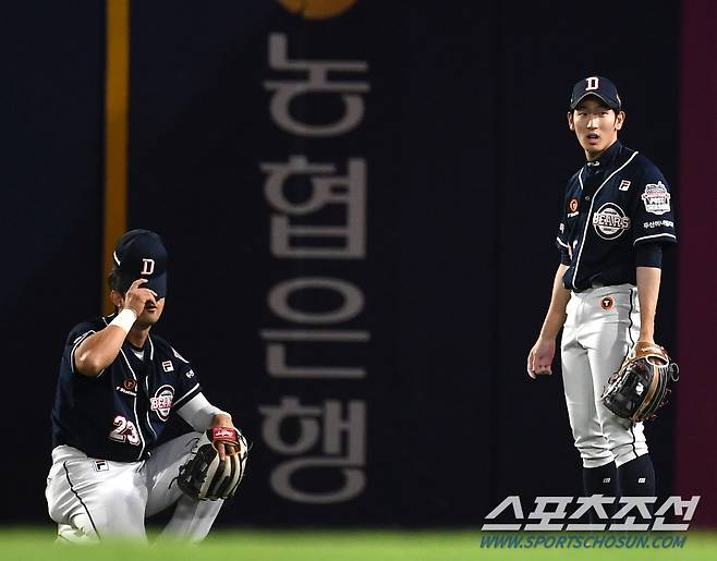 2023 KBO 포스트시즌 두산 베어스와 NC 다이노스의 와일드카드 결정전 1차전이 19일 창원NC파크에서 열렸다. 5회말 NC 마틴의 타구르 두산 2루수 강승호가 포구 실책하고 있다. 창원=박재만 기자pjm@sportschosun.com/2023.10.19/