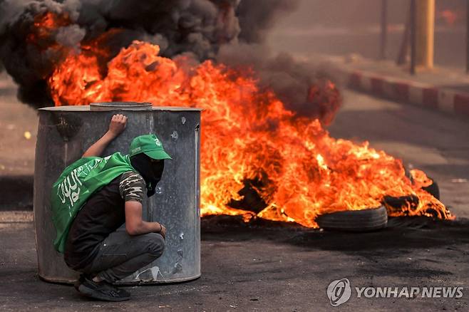 하마스 지지 시위 중인 팔레스타인 주민 [AFP=연합뉴스]