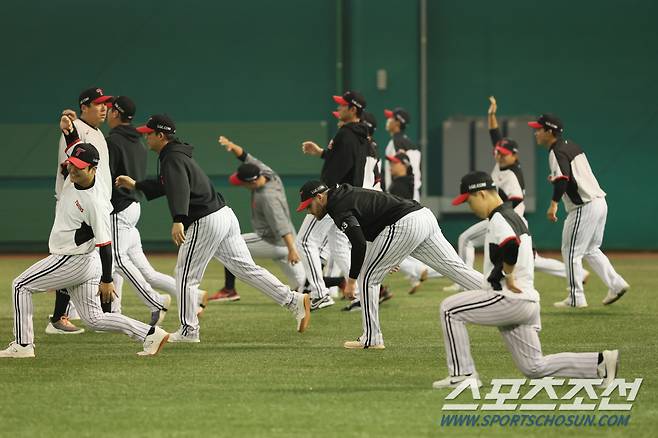 LG 선수들이 19일 한국시리즈를 대비한 합숙 훈련에 돌입했다. 사진제공=LG 트윈스