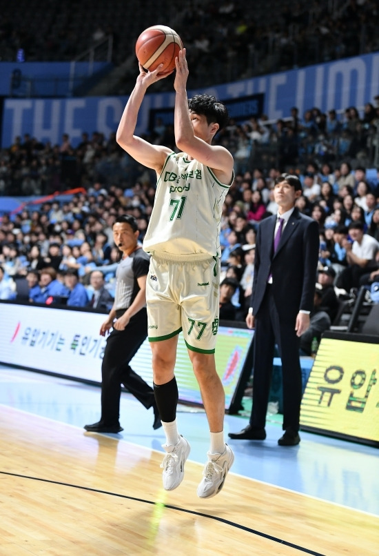 최승욱의 깜짝 활약, DB의 고양 원정 승리를 이끌었다. 사진=KBL 제공