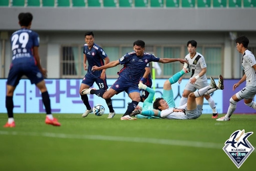 충북청주와 경남의 경기 모습 [한국프로축구연맹 제공. 재판매 및 DB 금지]