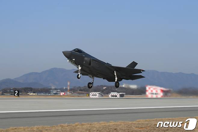 공군이 운용 중인 F-35A 스텔스 전투기 (공군 제공) 2023.2.3/뉴스1