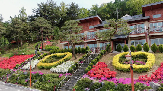 충남지역 서각작품 130여점이 예산 봉수산자연휴양림 1층 산림휴양관에 오는 25일까지 전시된다. 사진=예산군 제공