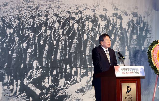 ‘독립전쟁 청산리대첩 전승 103주년 기념식’이 열린 서울 용산구 효창동 백범기념관에서 23일 오전 전지명 백야 김좌진장군기념사업회 이사장이 기념사를 하고 있다. 김경호 선임기자