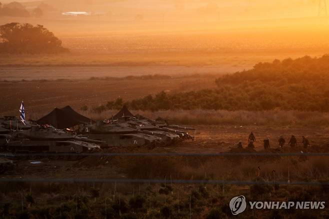 가자지구 인근 국경에 위치한 이스라엘군 탱크 [로이터=연합뉴스]