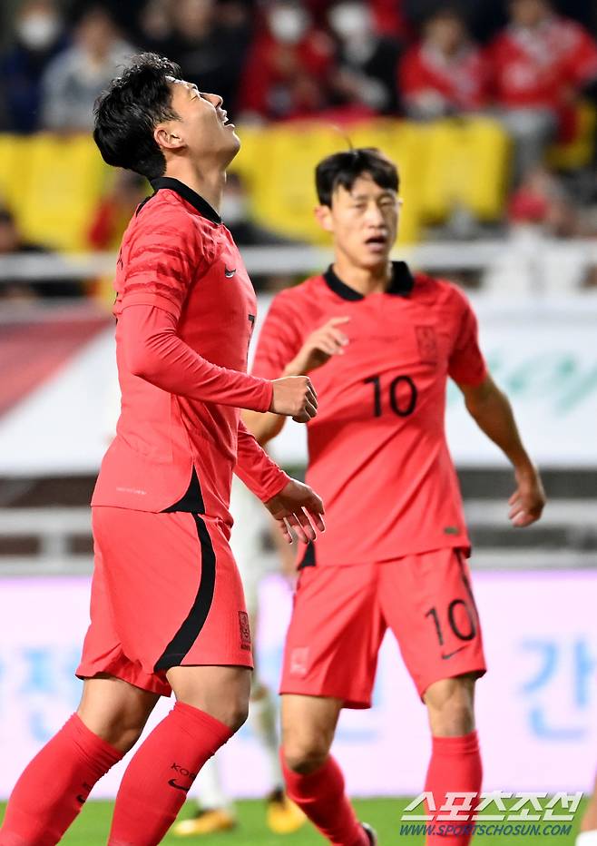17일 수원월드컵경기장에서 열린 한국과 베트남의 평가전, 손흥민이 슛팅을 실패한 후 아쉬워하고 있다. 수원=허상욱 기자wook@sportschosun.com/2023.10.17/