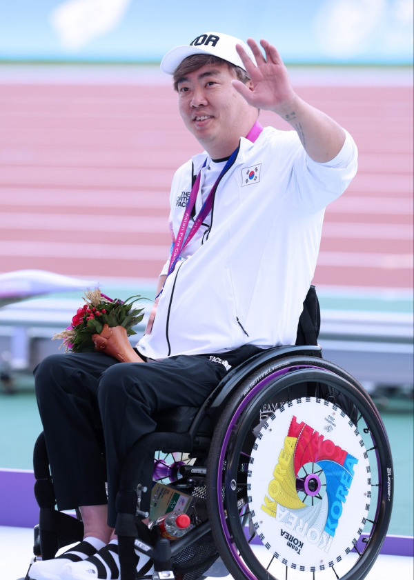 24일 2022 항저우 장애인아시안게임 육상 남자 T52 100m 결승에서 동메달을 차지한 정종대. 대한장애인체육회 제공