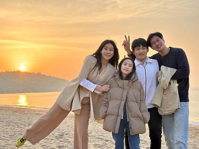 영화 ‘하루 또 하루’에서 주인공 가족을 연기한 김지완(오른쪽부터), 유준혁, 강채빈, 현영 배우.