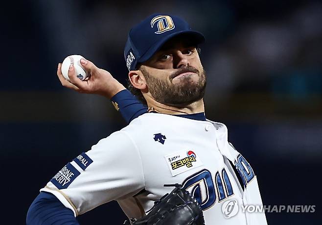 역투하는 NC 태너 (창원=연합뉴스) 윤동진 기자 = 19일 오후 창원NC파크에서 열린 2023 KBO 포스트시즌 와일드카드 결정전 두산 베어스 대 NC 다이노스 경기. 1회 초 NC 선발투수 태너 털리가 역투하고 있다. 2023.10.19 mon@yna.co.kr