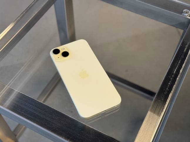 아이폰15 플러스./사진=백유진 기자 byj@